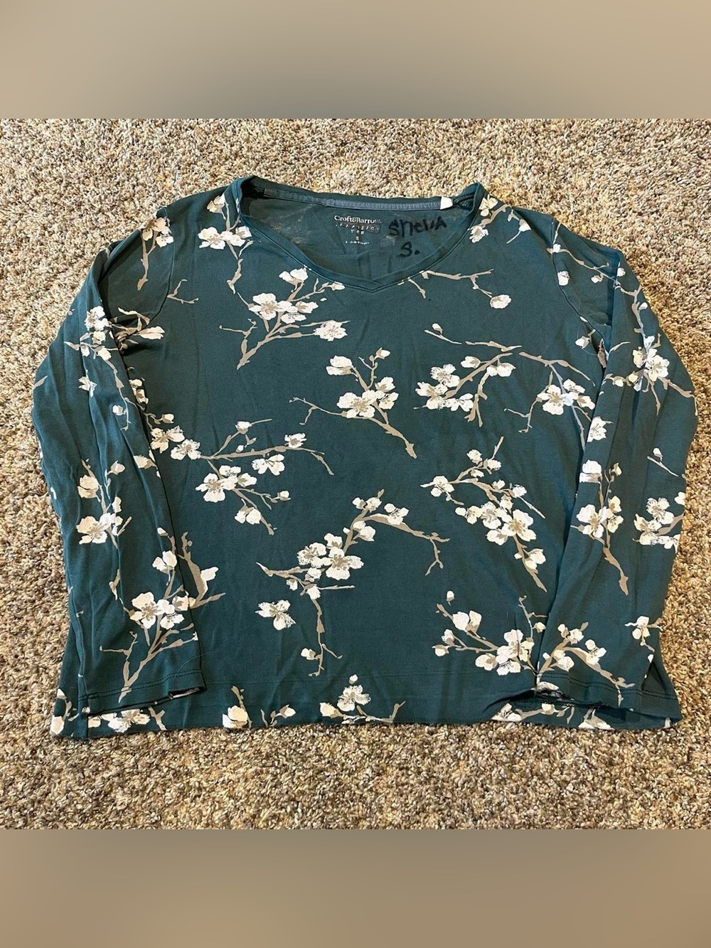 croft & barrow forest green + white floral print long sleeve tee